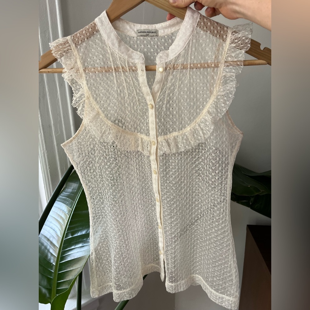 Banana Republic lace sleeveless top